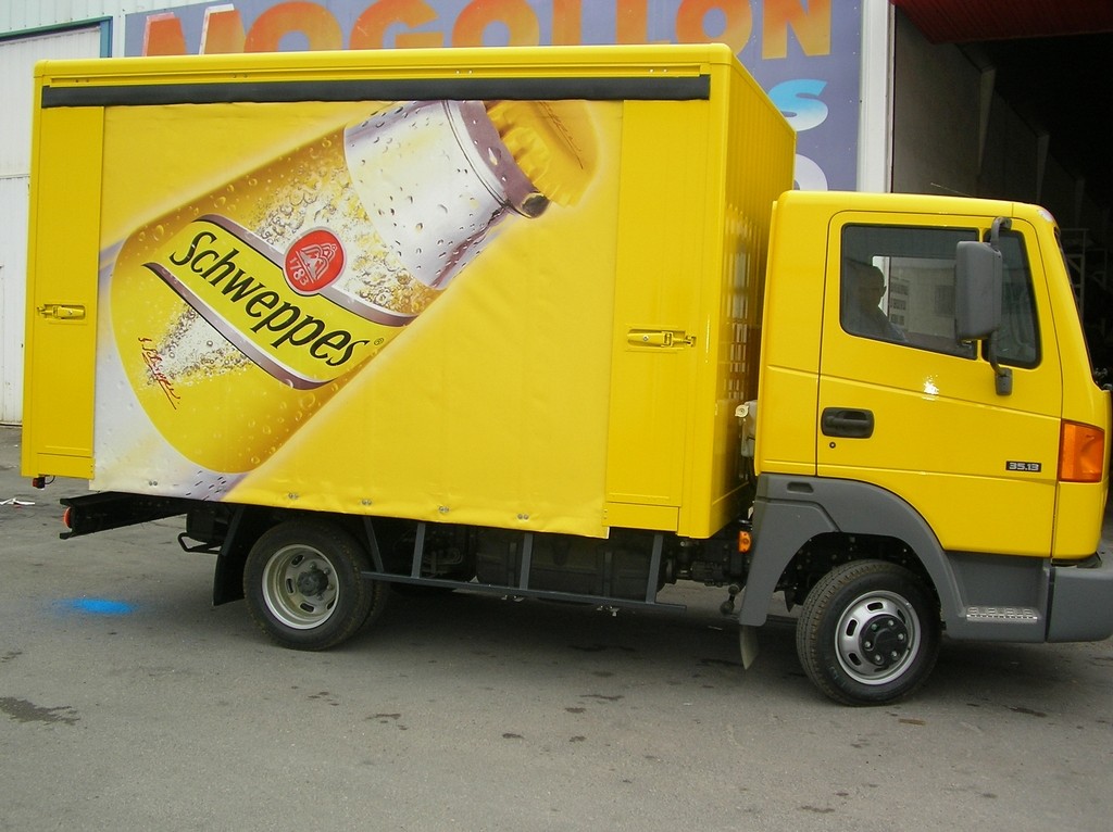 Camiones Especiales - Carrocera Botelleras Schweppes